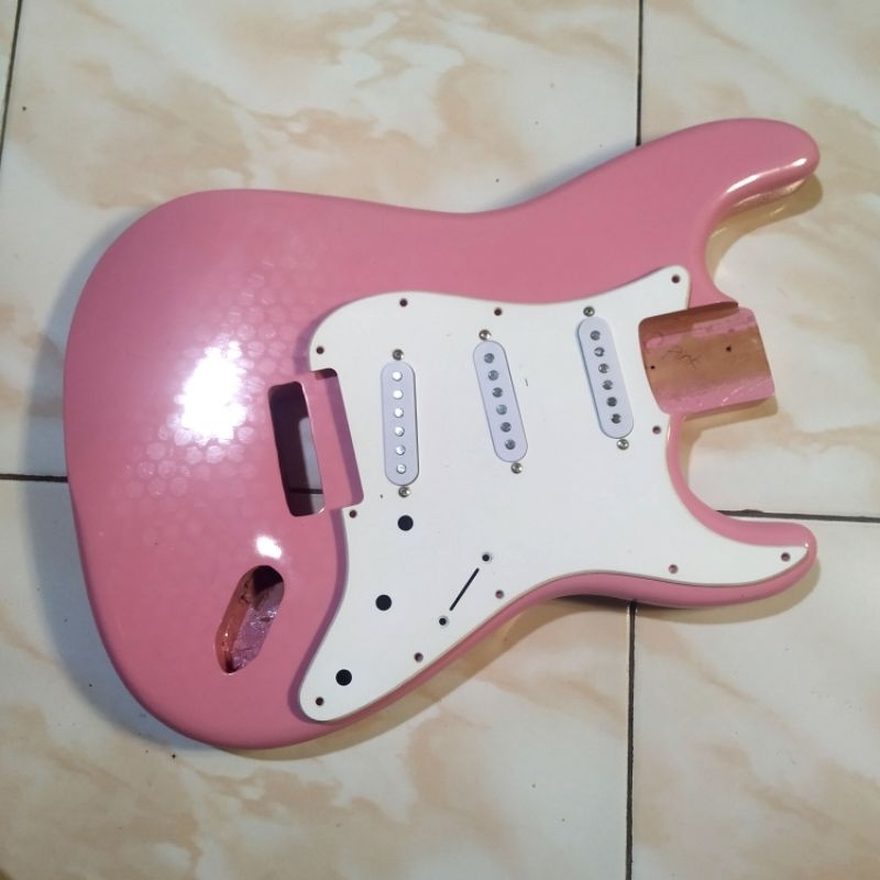 Body Gitar Listrik Model Stratocaster Custom Warna Pink Bonus Pickup