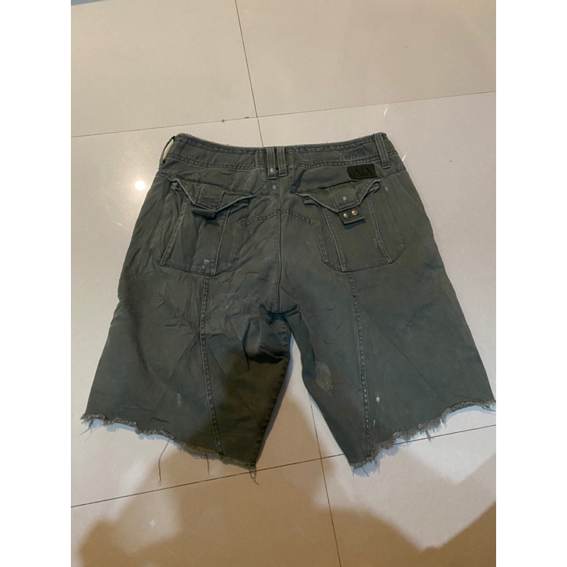 celana pendek armani exchange