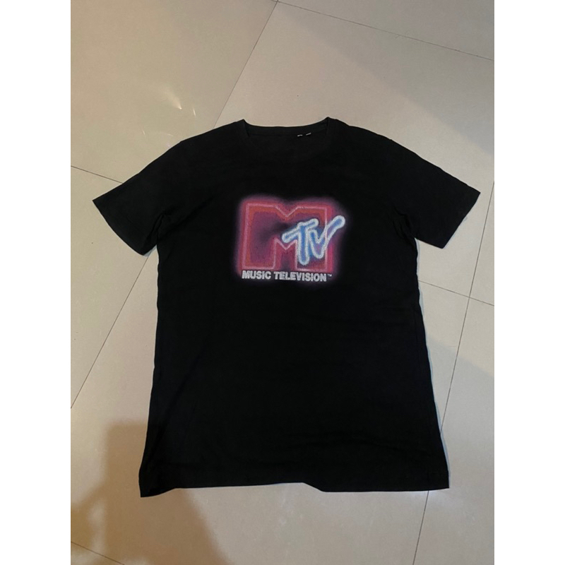 kaos uniqlo x mtv music