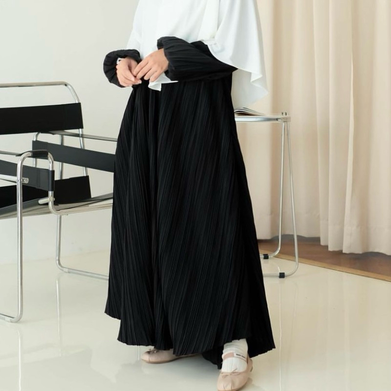 Aqsamodestwear Fleurs size S Black