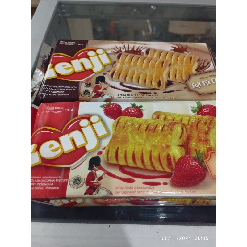 

genji soft pie (pie isi coklat/strawberry) isi 85gr