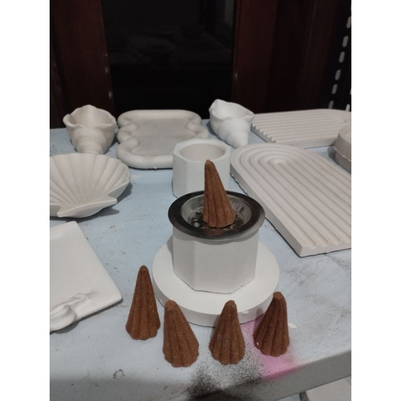 tempat dupa kerucut plus dupa