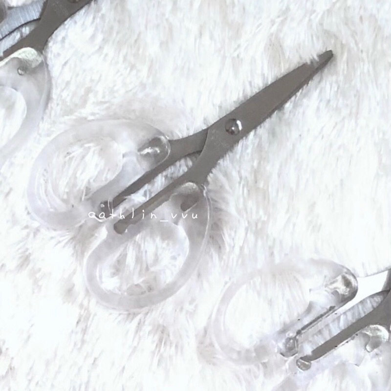 

gunting transparan aesthetic