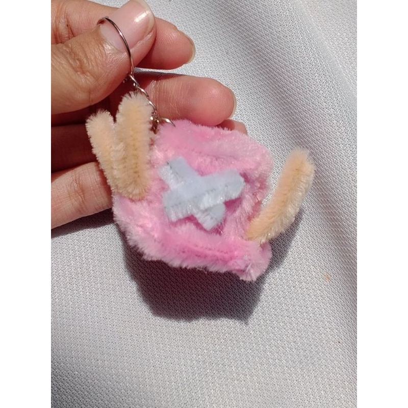 keychain/ gantungan kunci (ganci) kawat bulu bentuk pita topi Luffy, topi chopper