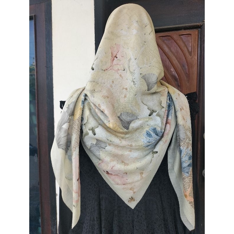 preloved arsscarf halina-white