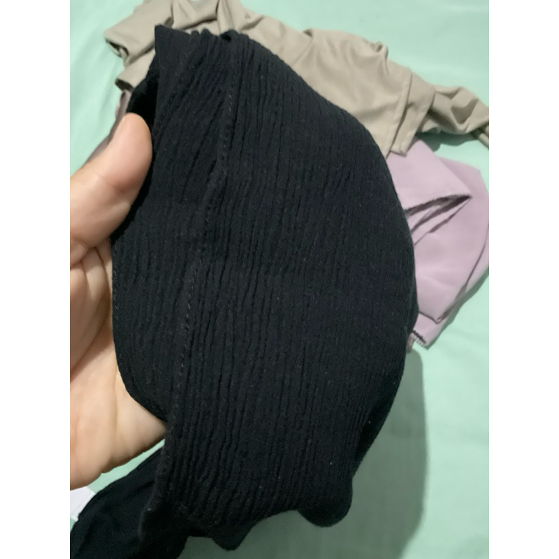 PRELOVED Lozy Hijab Segi Empat Hitam