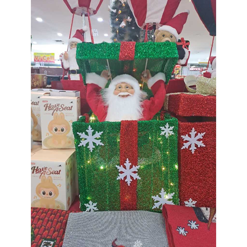 

Kotak Kado Santa Bergerak Dengan Musik Unik