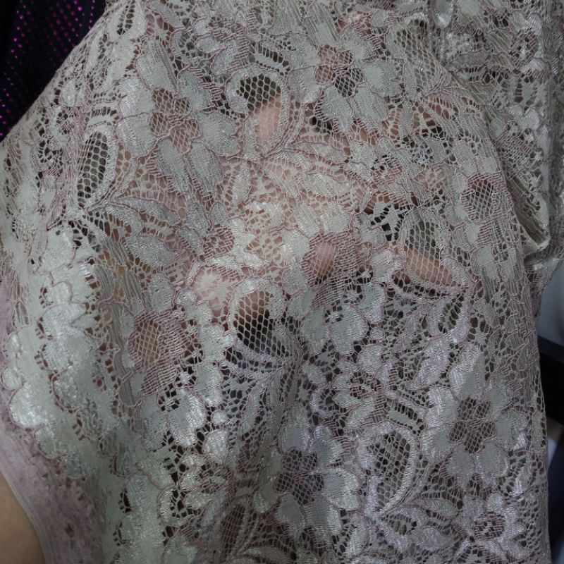 kain brokat - kain brokat antik - kain brokat tille - kain brokat tille motif - kain brokat butik - 