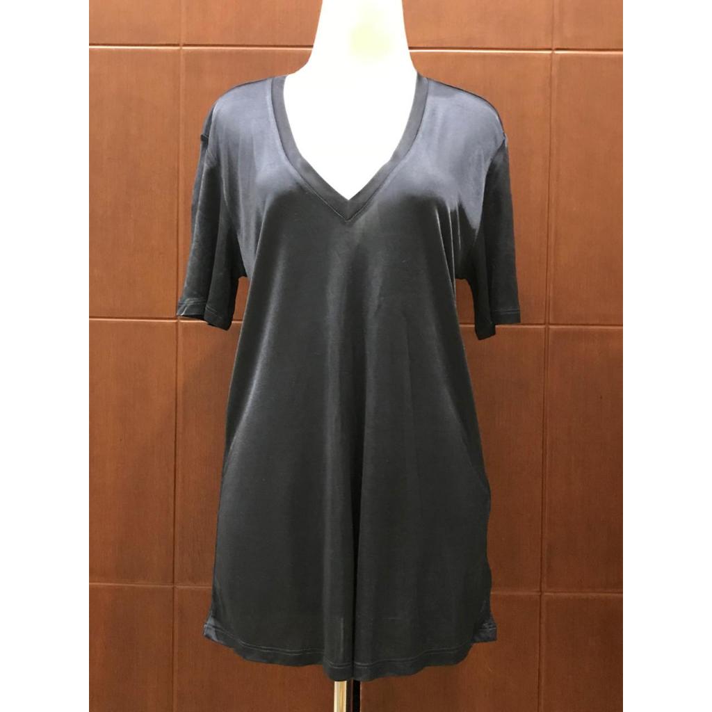 KAOS MASSIMO DUTTI ORIGINAL PRELOVED LEHER V-NECK BAHAN VISCOSE WARNA BIRU TUA SIZE M