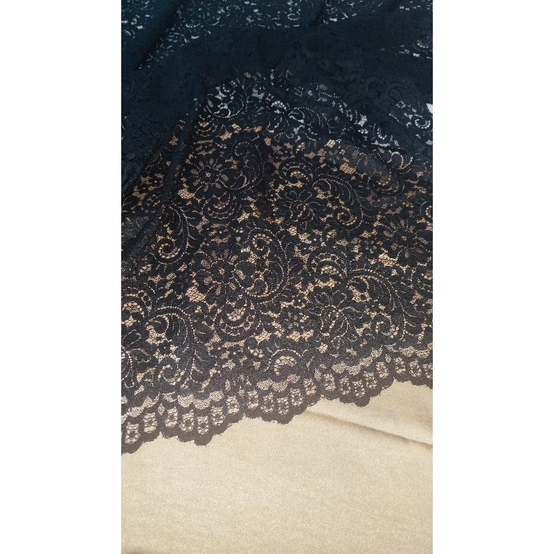 Kain Broklat Hitam + furing gold