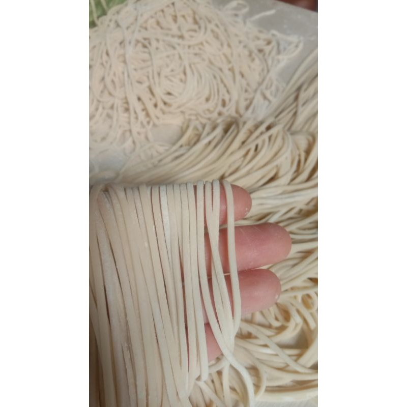 

MIE PANGSIT MENTAH DAN MIE PIPIH/GEPENG