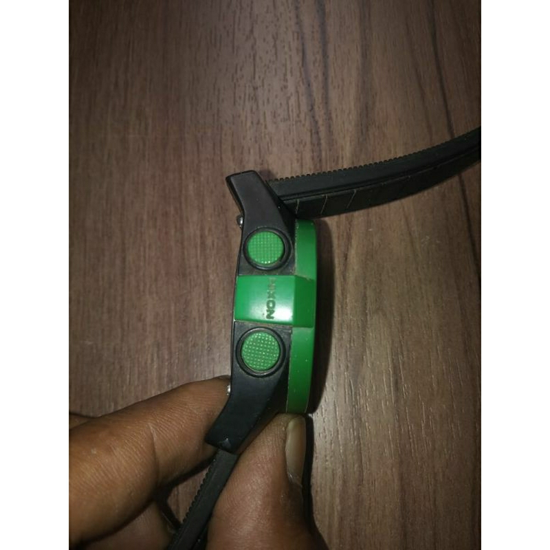 JAM BEKAS NIXON THE UNIT