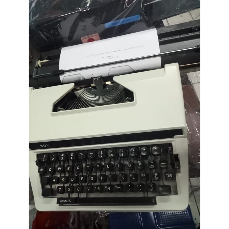 Mesin tik / mesin ketik manual royal 202 second