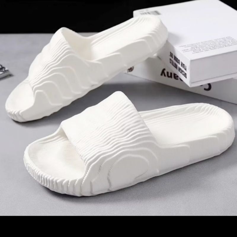 sandal slop pria sandal gosome motif garis timbul