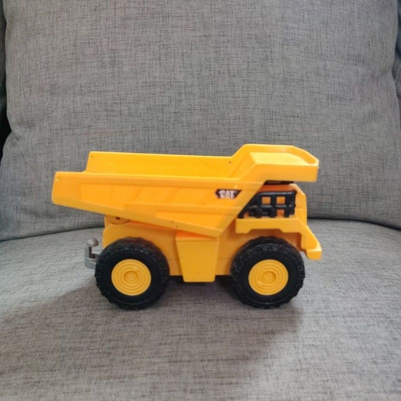 PRELOVED YELLOW TRUCK