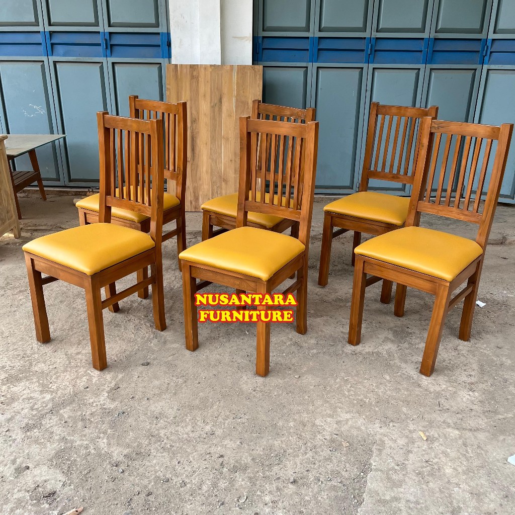 Kursi makan miimalis + matras busa dudukan