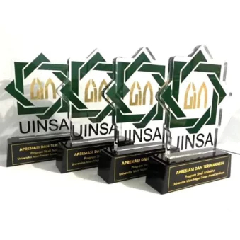 Plakat Akrilik Tatakan Kayu + Box PLAKAT AKRILIK CUSTOM TATAKAN KAYU HITAM