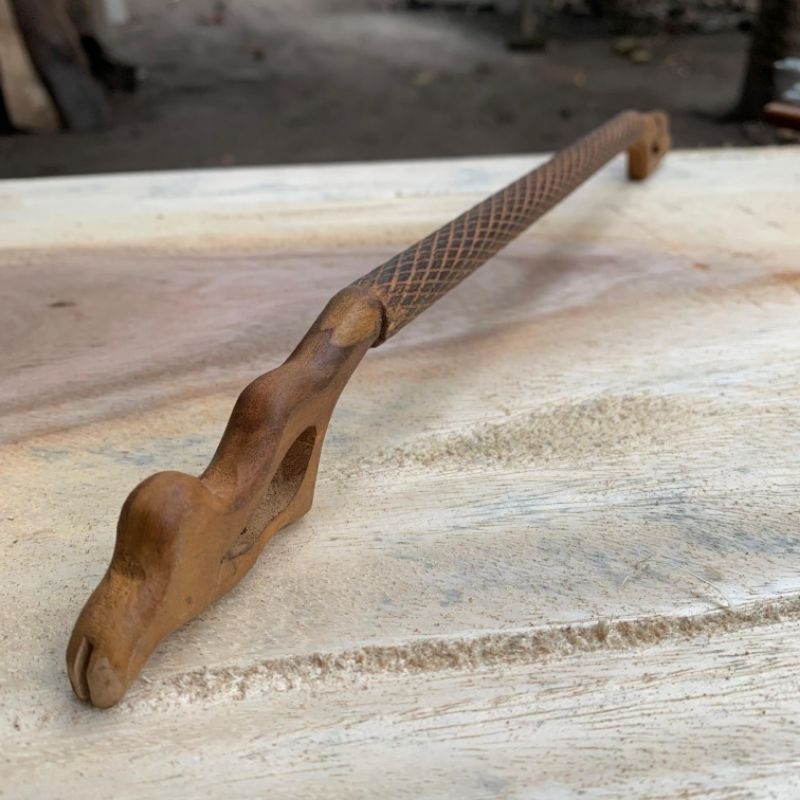 Tangkringan Gawang Anis Merah