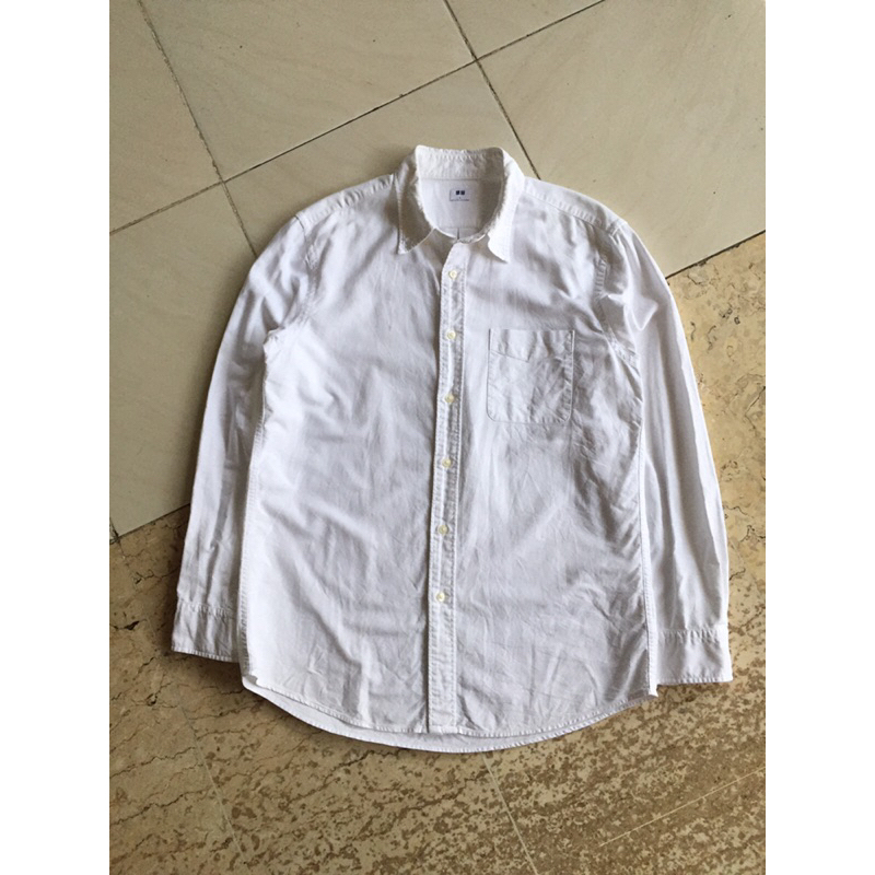 kemeja putih uniqlo