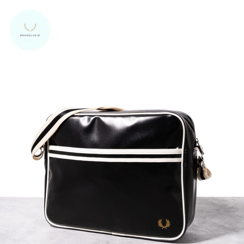 Fred Perry Small logo print classic shoulder bag Black Ecru
