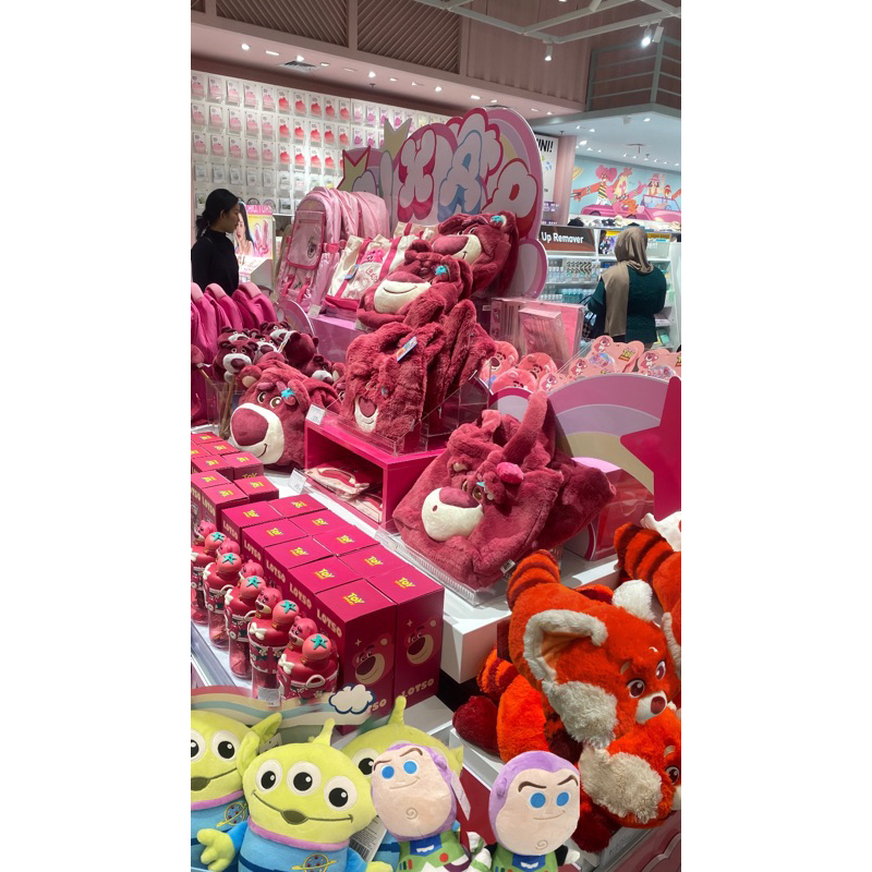 

Lotso,RedPanda,Alien,Buzz
