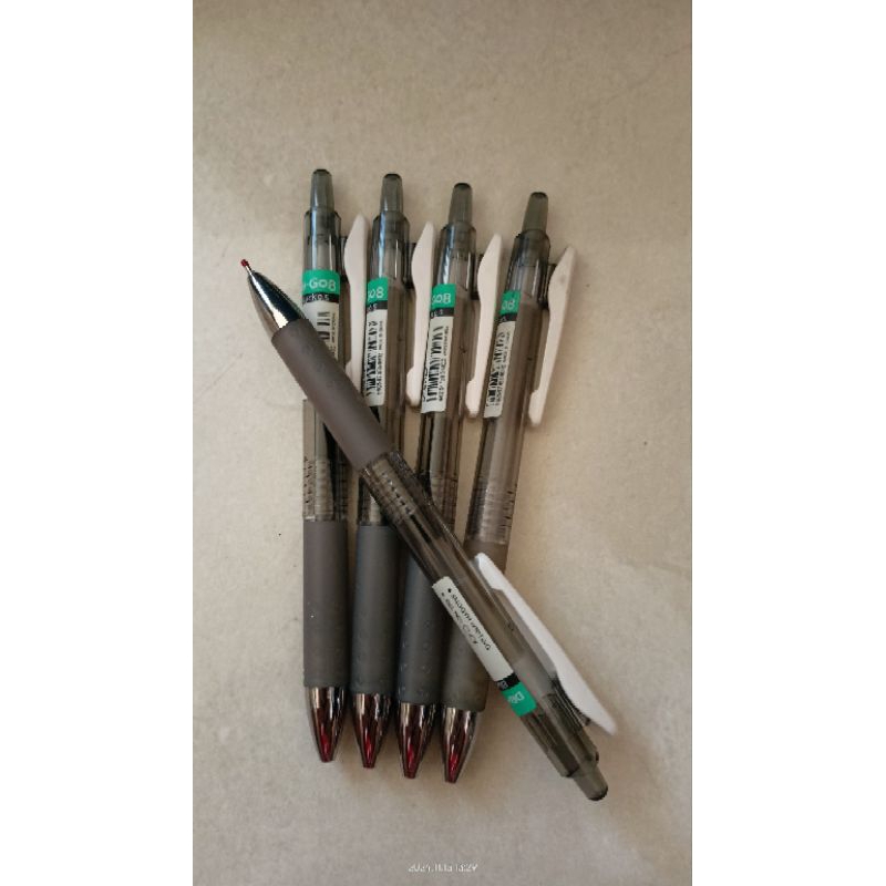 

PULPEN KLIK GEL HITAM DEBOZZ DB-G08
