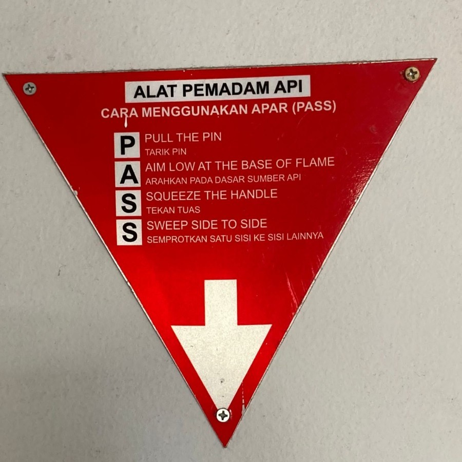 

stiker segitiga apar alat pemadam api PASS uk 35x35x35