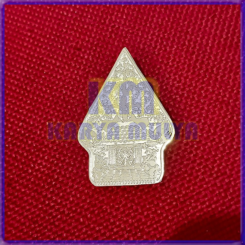 Pin Gunungan Wayang Lencana Aksesoris Model Gunungan Wayang Bahan Logam - Karya Mulya