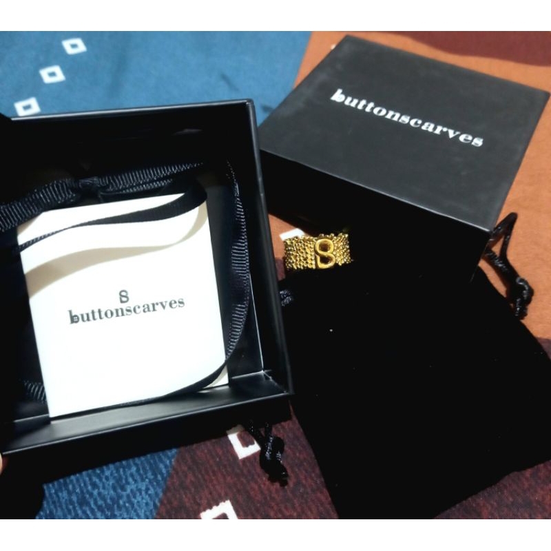 buttonscarves brooch