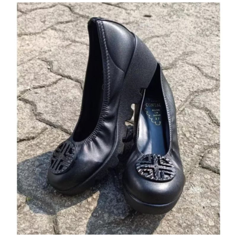 SEPATU WEDGES/SEPATU FIRST CONTACT FC001
