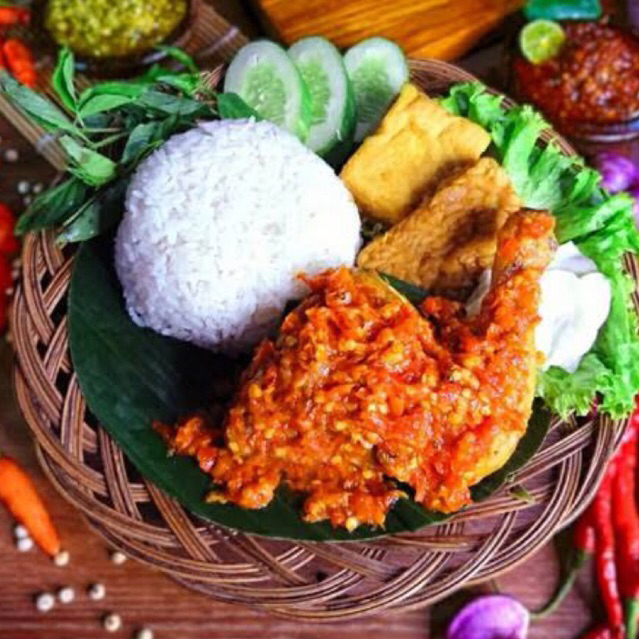 

Nasi Ayam Penyetan + Tempe Tahu