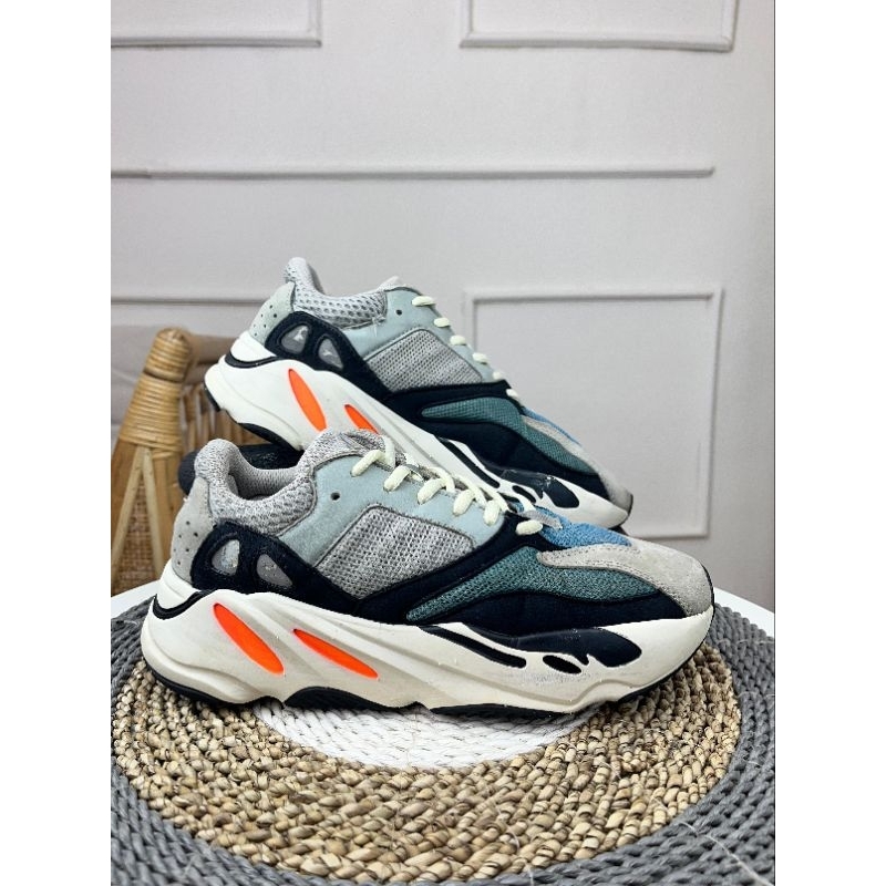 sepatu second preloved size 39 adid@s yeezy boost 700 wave runner