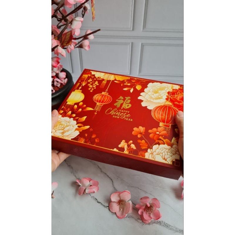 

Best seller Kotak nastar bisa isi sekat mika tema imlek chinese red