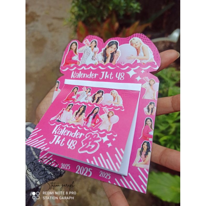 

Kalender Mini 2025 JKT 48 EDITION