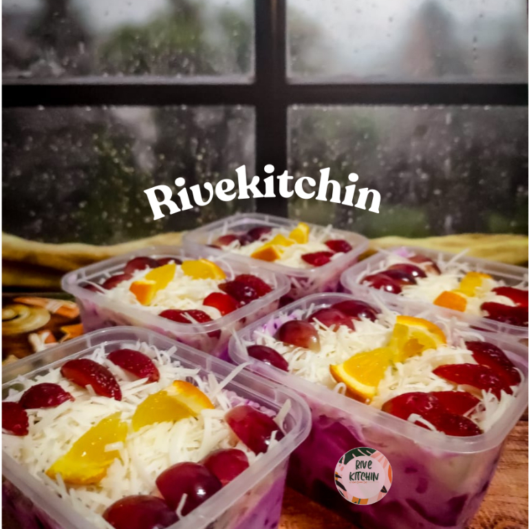 

Rivekitchin Salad Buah Segar Enak Murah 300 ML Topping Keju Hampers Aneh Buah Potong Best Seller Apel Pir Snack Rapat Cemilan Sehat