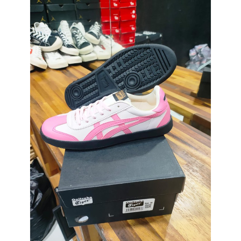 ONITSUKA TIGER PASTEL PINK