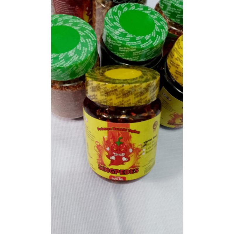 

Chili oil merk "SINGPEDES" 200ml halal pedas gurih