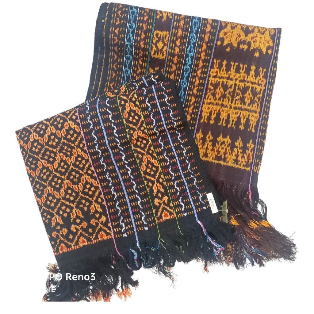 Aneka kain tenun asli dari pulau Flores, NTT - Maumere