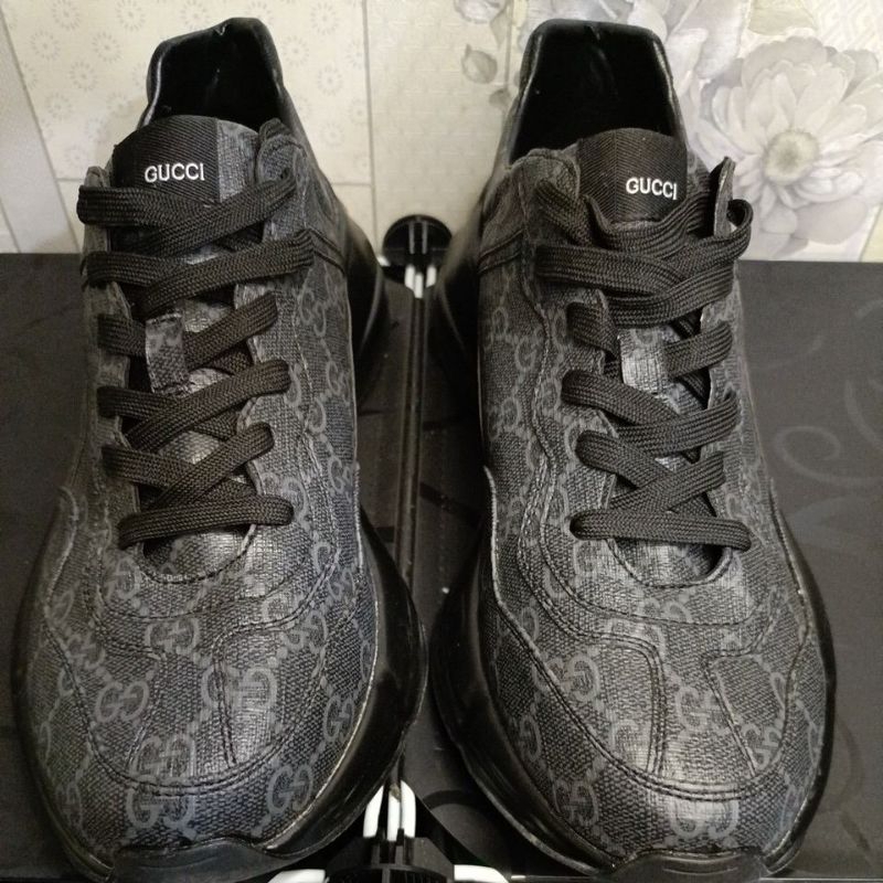 VINTAGE SIZE 44.CMGucciGucci GG SUPREME Canvas Rhyton Sneaker Black