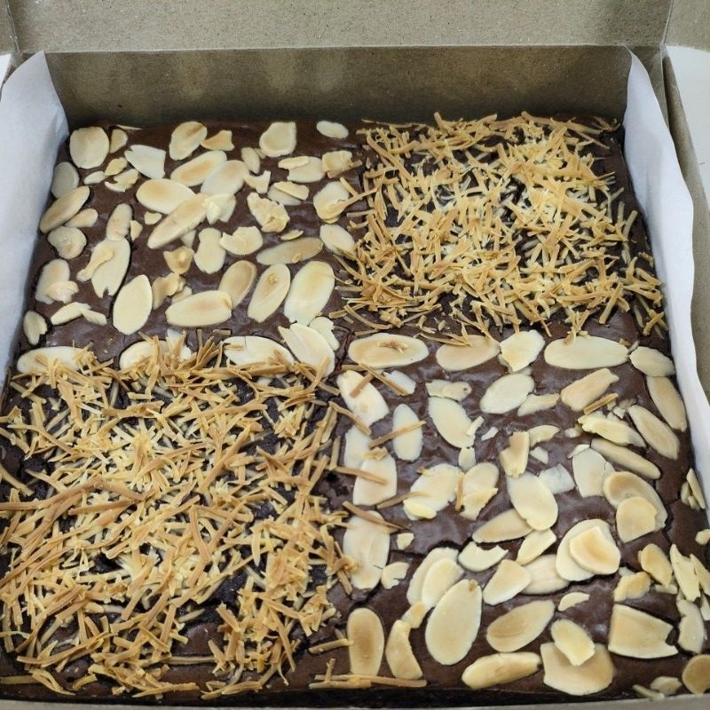 

FUDGY BROWNIES UKURAN 20X20