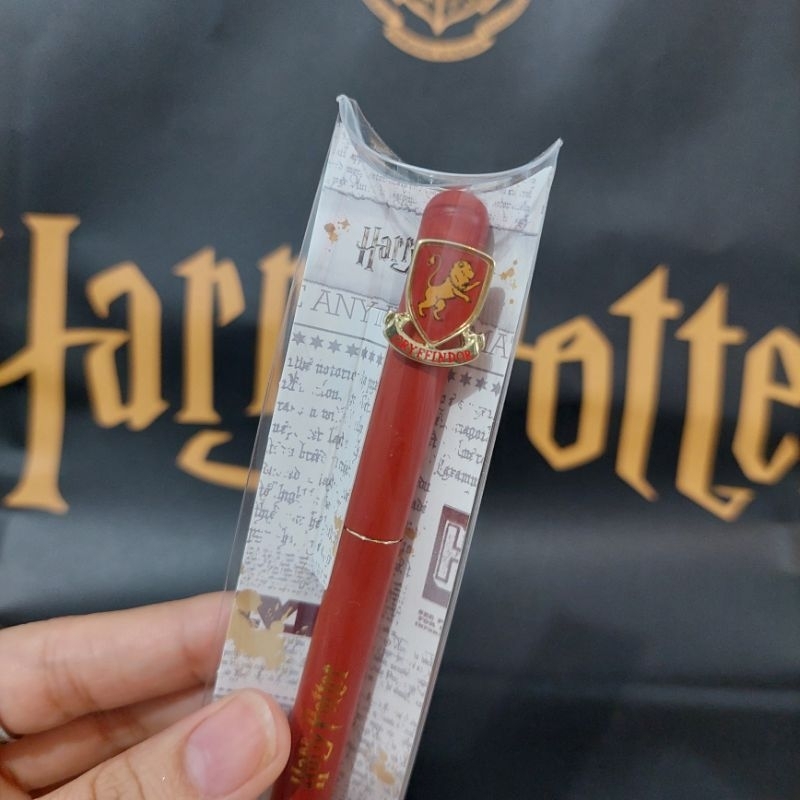 

READY Miniso X Harry Potter GRYFFINDOR Ballpoint Pulpen Pen Hitam