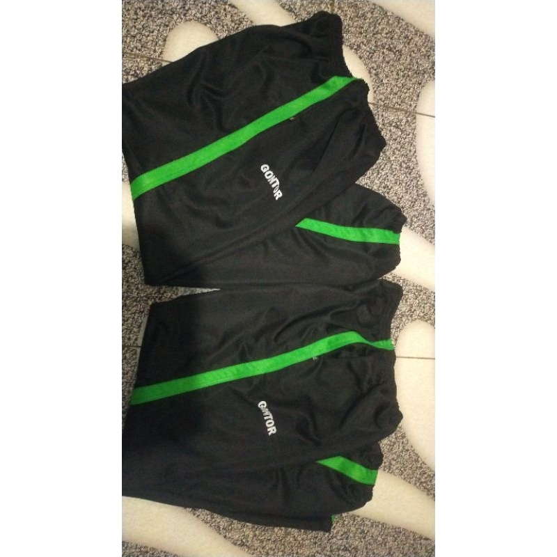 Trening Gontor berkaret bawah sablon "Gontor"