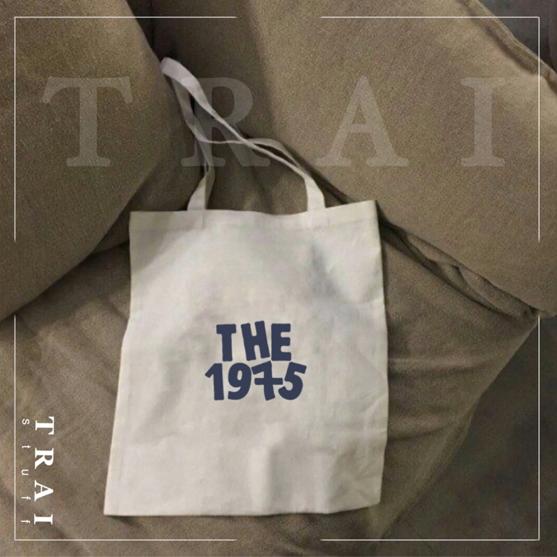 Totebag The 1975 Band Kanvas Putih Resleting