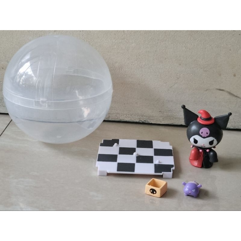 ya gachapon mesin capit claw machine Kuromi Sanrio Figurine