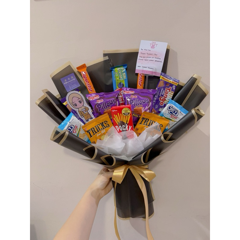 

Buket Snack Large / buket snack wisuda / buket hari guru (snack random) / semhas gift box hampers bouquet ulang tahun