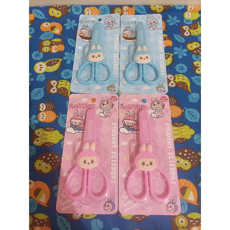 

Gunting Labubu