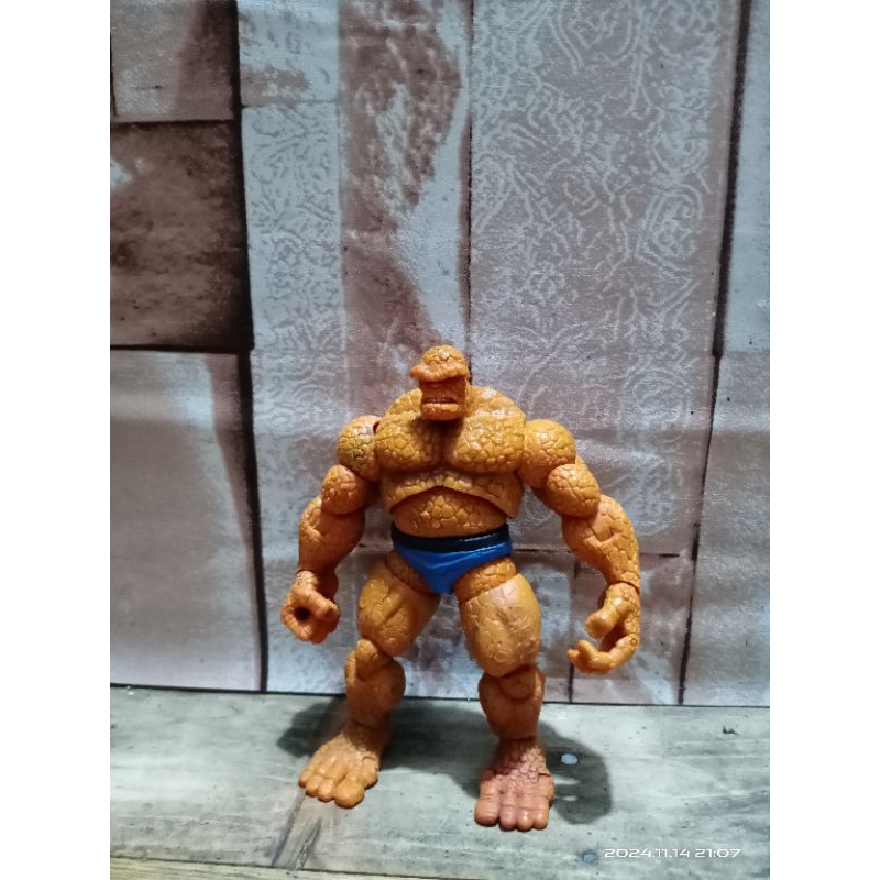 figure fantastic four figure the thing ben grimm figure manusia batu figure marvel universe