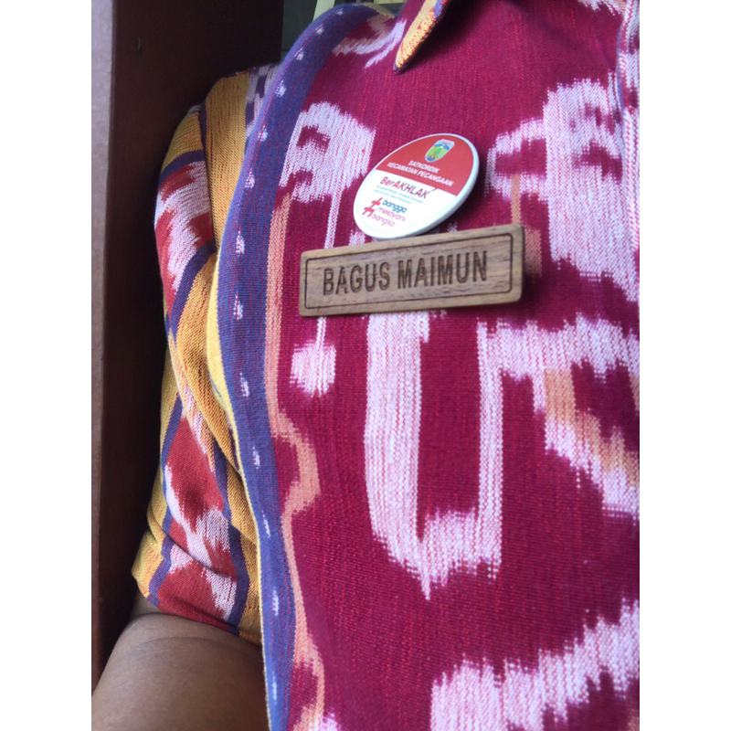 

name tag bahan kayu size 7 x 2cm