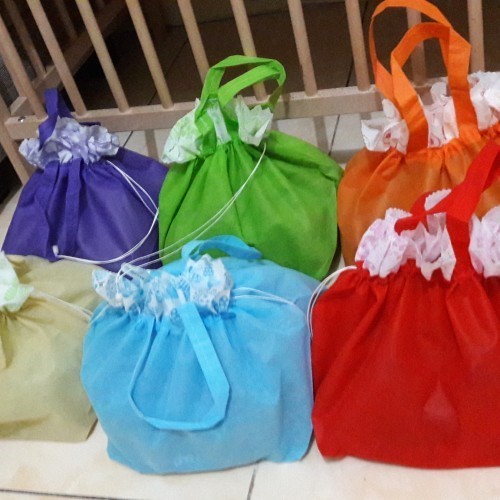 

Tas serut spunbond souvenir goodie bag 18x18 20x20 22x22 Royal tas kain serut bekal INV2