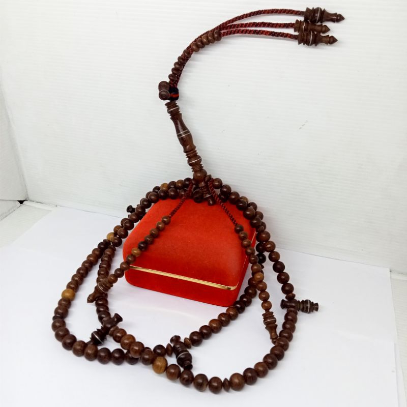 tasbih tijani kayu kelor emas benang rajut A201